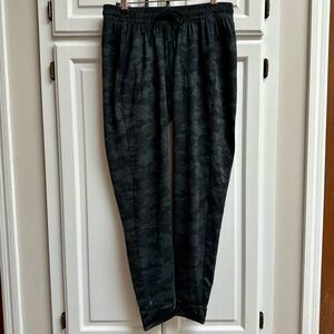 NOBULL Men’s Gray Camo Joggers Size Small